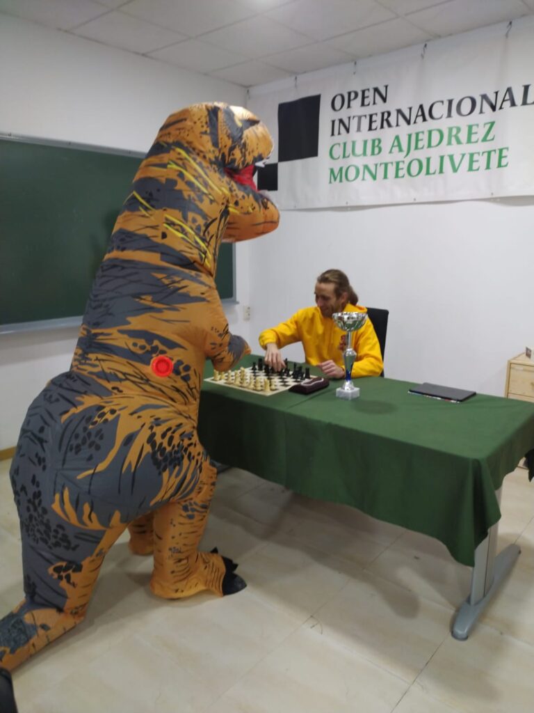 Dino Dailos cuenta cuentos a los niños