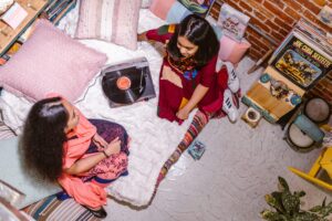 Los beneficios de contar historias con tu hijo: Una actividad divertida y educativa
